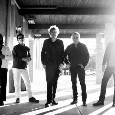 spoon-announce-“lucifer-on-the-sofa”-reworking-by-adrian-sherwood,-share-“on-the-radio”-remix