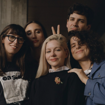 alvvays-share-new-songs-“belinda-says”-and-“very-online-guy”:-listen