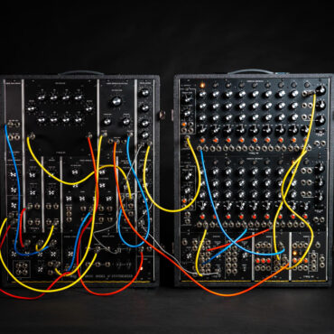 moog-brings-its-classic-model-10-synthesizer-back-into-production