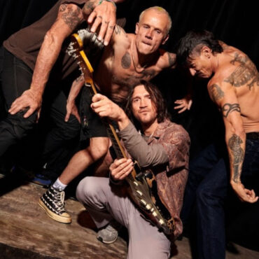 red-hot-chili-peppers-share-new-song-“eddie”