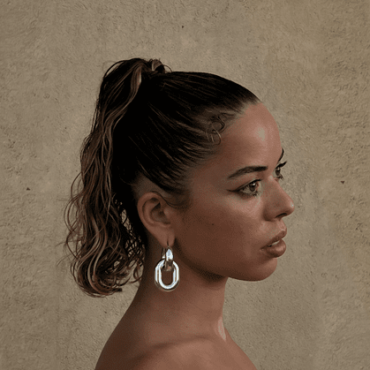 nilufer-yanya-shares-cover-of-pj-harvey’s-“rid-of-me”