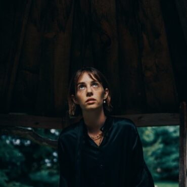 maya-hawke-shares-new-single-“luna-moth”