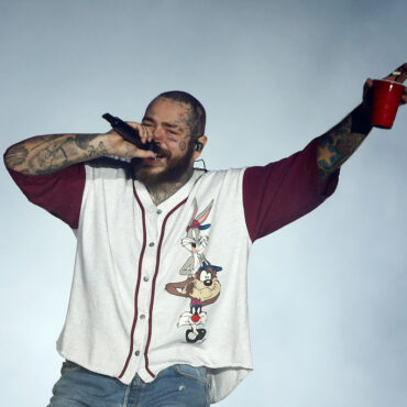 post-malone-hospitalized-a-week-after-stage-fall,-cancels-boston-show