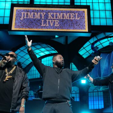 watch-run-the-jewels,-greg-nice,-and-dj-premier-do-“ooh-la-la”-on-kimmel