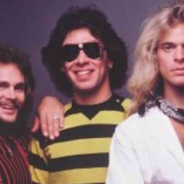 david-lee-roth-fired-van-halen-member-from-reunion?