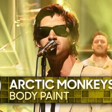 watch-arctic-monkeys-play-new-song-“body-paint”-and-look-cool-as-hell-on-fallon