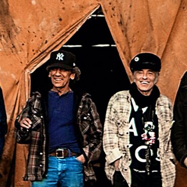 neil-young-&-crazy-horse-announce-new-album-world-record,-share-new-song