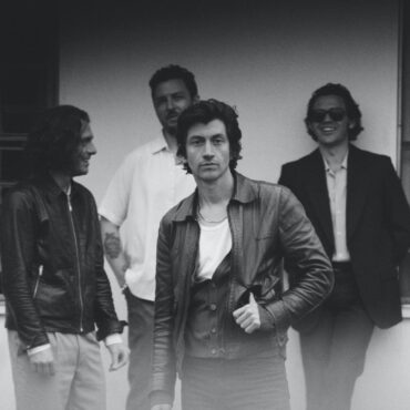 arctic-monkeys-announce-2023-north-american-arena-tour-with-fontaines-dc.