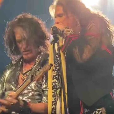 steven-tyler-caught-using-backing-tracks-with-aerosmith?