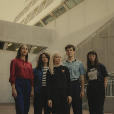 alvvays-share-new-song-“after-the-earthquake”