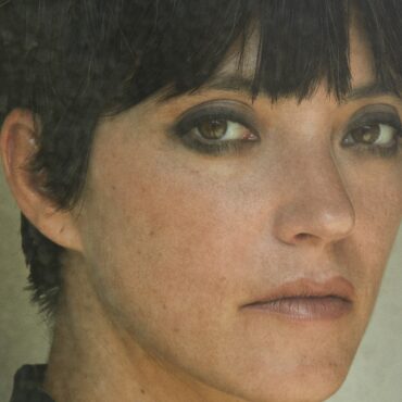 sharon-van-etten-shares-new-song-“never-gonna-change”:-listen