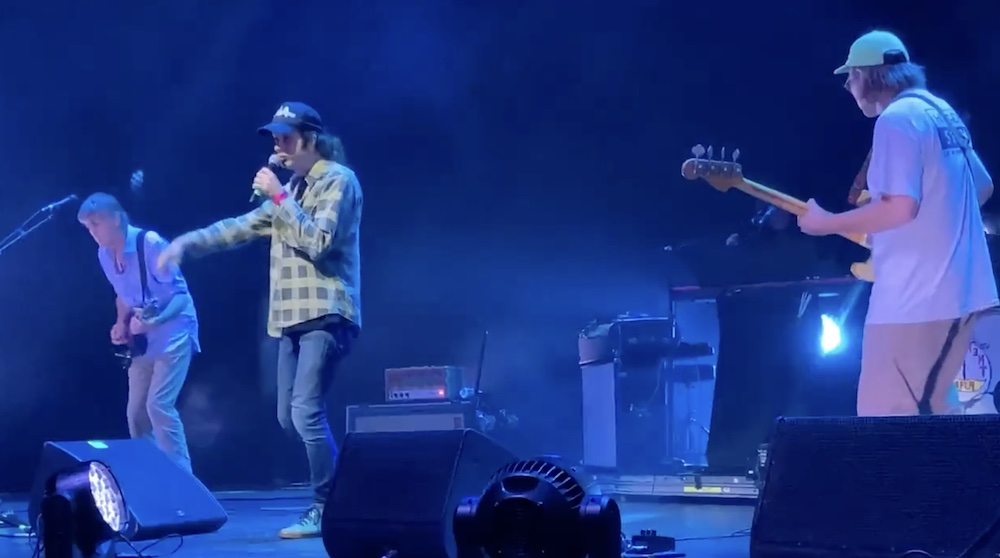 watch-kurt-vile-join-pavement-for-“zurich-is-stained”-in-philadelphia