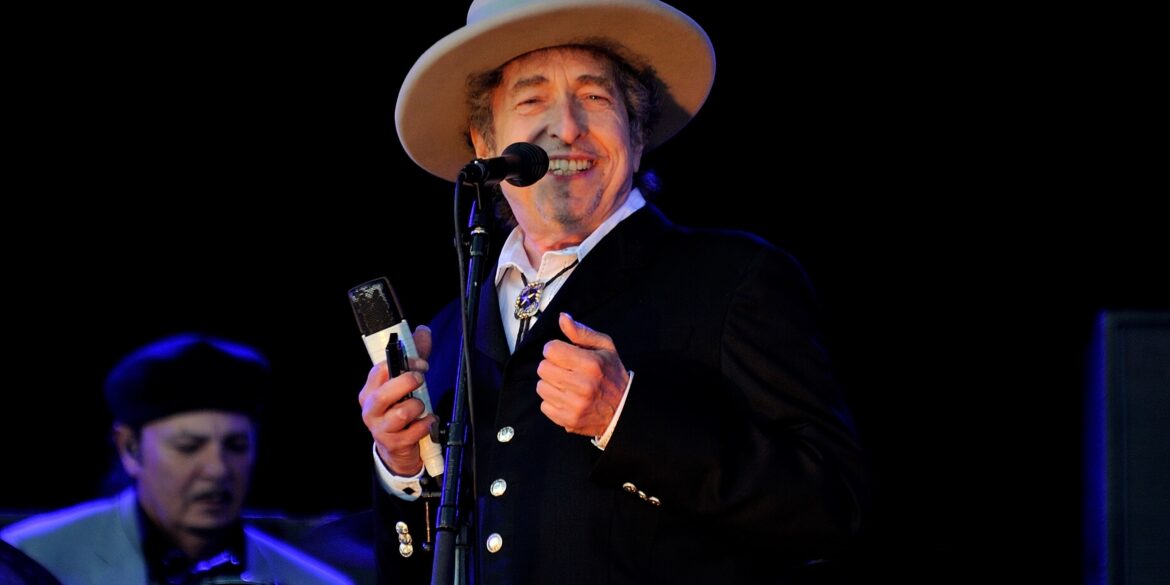 bob-dylan’s-new-audiobook-is-voiced-by-jeff-bridges,-helen-mirren,-steve-buscemi,-and-more