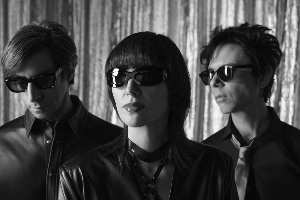 watch-yeah-yeah-yeahs,-japanese-breakfast,-&-the-linda-lindas-cover-kim-wilde’s-“kids-in-america”