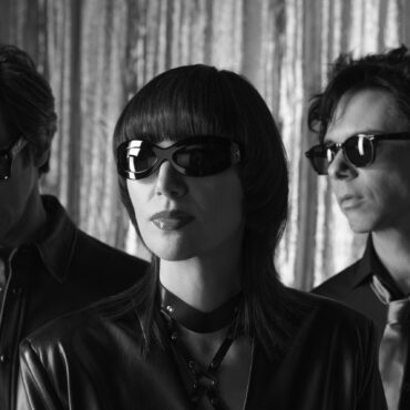 watch-yeah-yeah-yeahs,-japanese-breakfast,-&-the-linda-lindas-cover-kim-wilde’s-“kids-in-america”