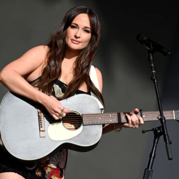 kacey-musgraves-calls-out-ted-cruz-onstage-at-acl