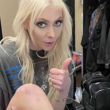 taylor-momsen-gets-hurt-at-show-in-painful-photo