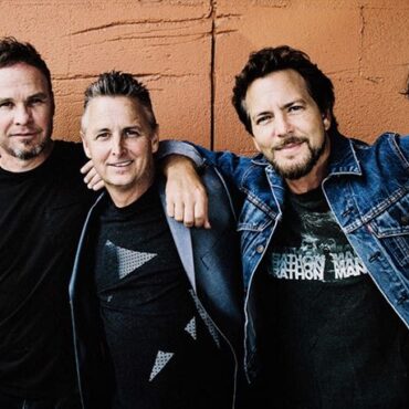 pearl-jam-first-2023-tour-dates-revealed?