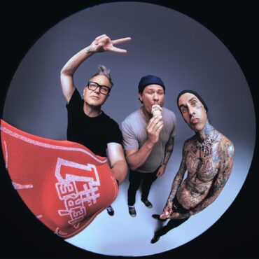 blink-182-reunite-with-tom-delonge,-announce-global-tour