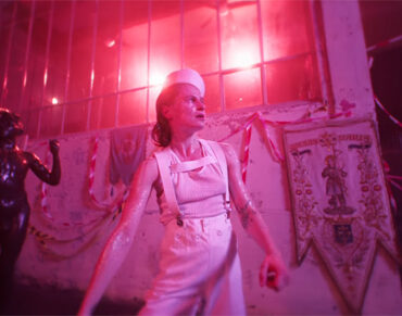 christine-and-the-queens-shares-video-for-new-single-“le-chanson-du-chevalier”