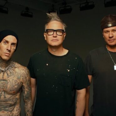 tom-delonge-shares-message-to-departing-blink-182-guitarist-matt-skiba