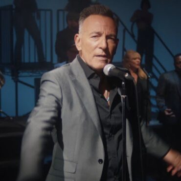 bruce-springsteen-shares-new-“nightshift”-video:-watch