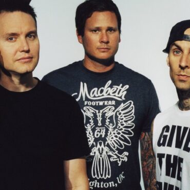 blink-182-release-“edging,”-first-new-song-with-tom-delonge-in-10-years:-listen