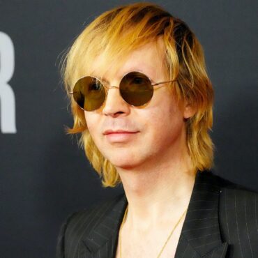 beck-no-longer-opening-for-arcade-fire-on-2022-north-american-tour