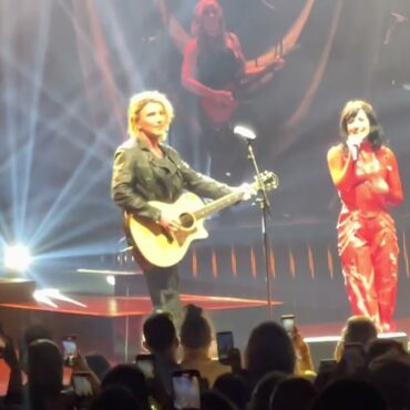 watch-demi-lovato-cover-goo-goo-dolls‘-“iris”-with-john-rzeznik