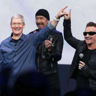 bono-apologizes-for-itunes-album-“overreach”-in-new-memoir:-“i-take-full-responsibility”