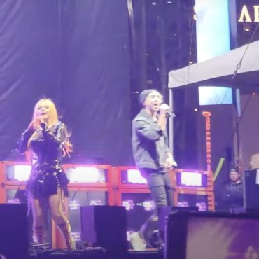 watch-avril-lavigne-&-all-time-low-cover-blink-182’s-“all-the-small-things”-at-when-we-were-young