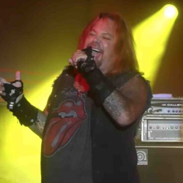 faith-no-more-singer-brutally-humiliates-vince-neil