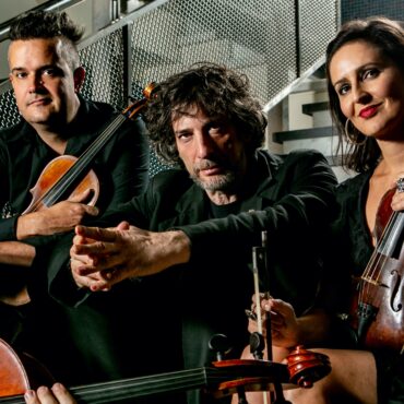 neil-gaiman-announces-new-album,-shares-songs-with-fourplay-string-quartet:-listen