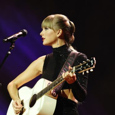 taylor-swift-removes-“fat”-scale-from-“anti-hero”-video-following-criticism