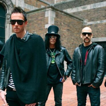 velvet-revolver-reunite-for-new-song-after-15-years