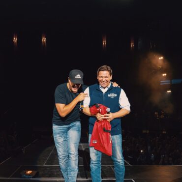 luke-bryan-defends-bringing-“very-polarizing”-ron-desantis-onstage-in-florida