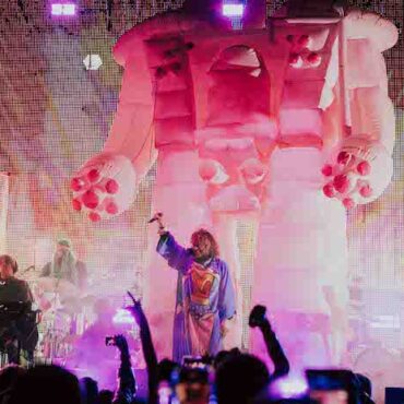 check-out-photos-of-the-flaming-lips-at-willie-nelson’s-luck-ranch-in-spicewood,-tx-on-oct-1,-2022