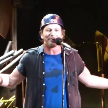 eddie-vedder-joins-the-who-as-singer-in-video