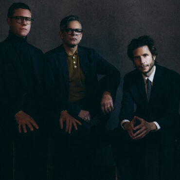 interpol-share-video-for-“passenger”