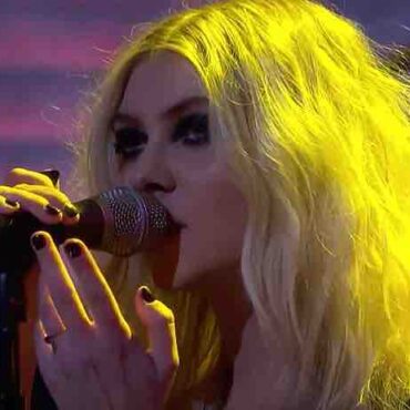 taylor-momsen-speaks-on-fronting-nirvana-reunion