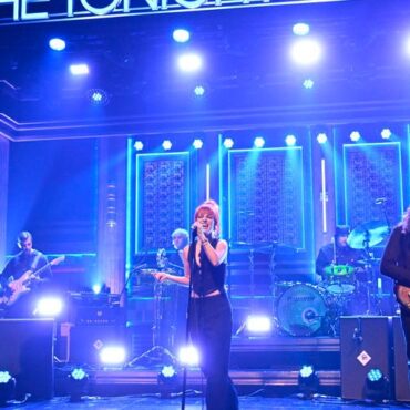 paramore-perform-“this-is-why”-on-fallon:-watch