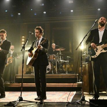 watch-the-1975-perform-“i’m-in-love-with-you”-on-fallon