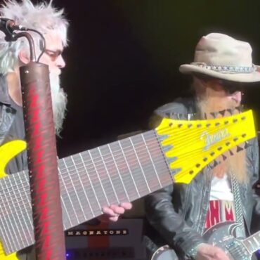 watch-zz-top-perform-with-a-17-string-bass