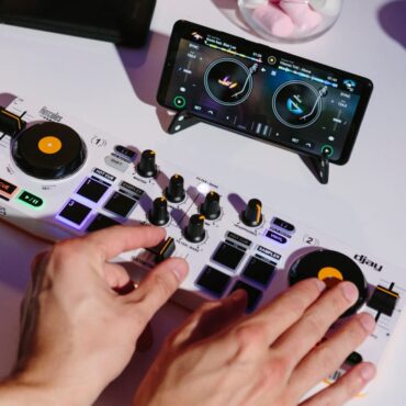 hercules-djcontrol-mix-review:-fantastic-toy-but-far-from-pro-(and-that's-okay)