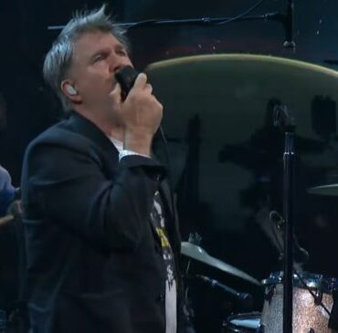 lcd-soundsystem-perform-“new-body-rhumba”-on-“stephen-colbert”