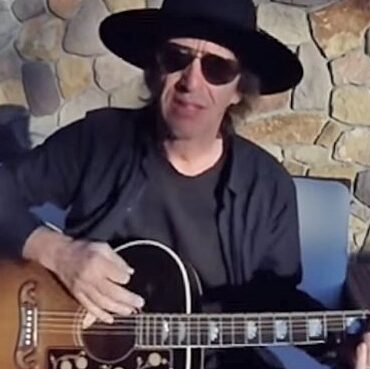 guns-n’-roses’-izzy-stradlin-passed-out-at-restaurant