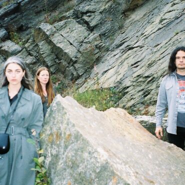 kali-malone-announces-new-album-featuring-lucy-railton-and-sunn-o)))’s-stephen-o’malley,-shares-new-song:-listen