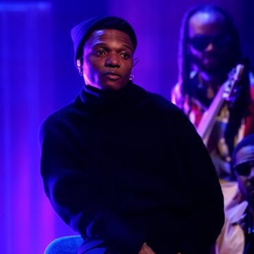 wizkid-performs-“money-&-love”-on-fallon:-watch