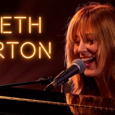 watch-beth-orton’s-awesome-performance-of-the-percussive-folk-jazz-jam-“fractals”-on-corden