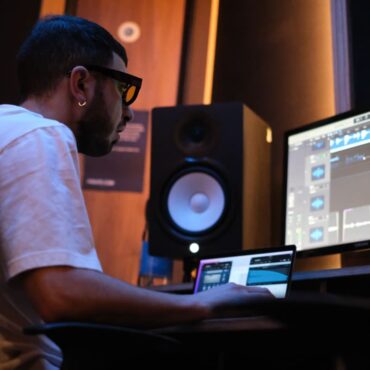 can-you-learn-music-production-online?-answering-your-most-asked-questions-about-an-education-in-music-production